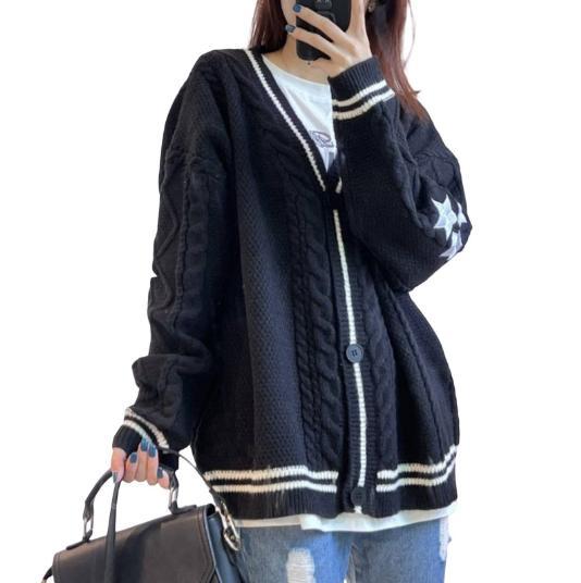 Damen Grobstrickjacke mit einzigartiger Zopfstruktur und dekorativen Sternen ModeGeist