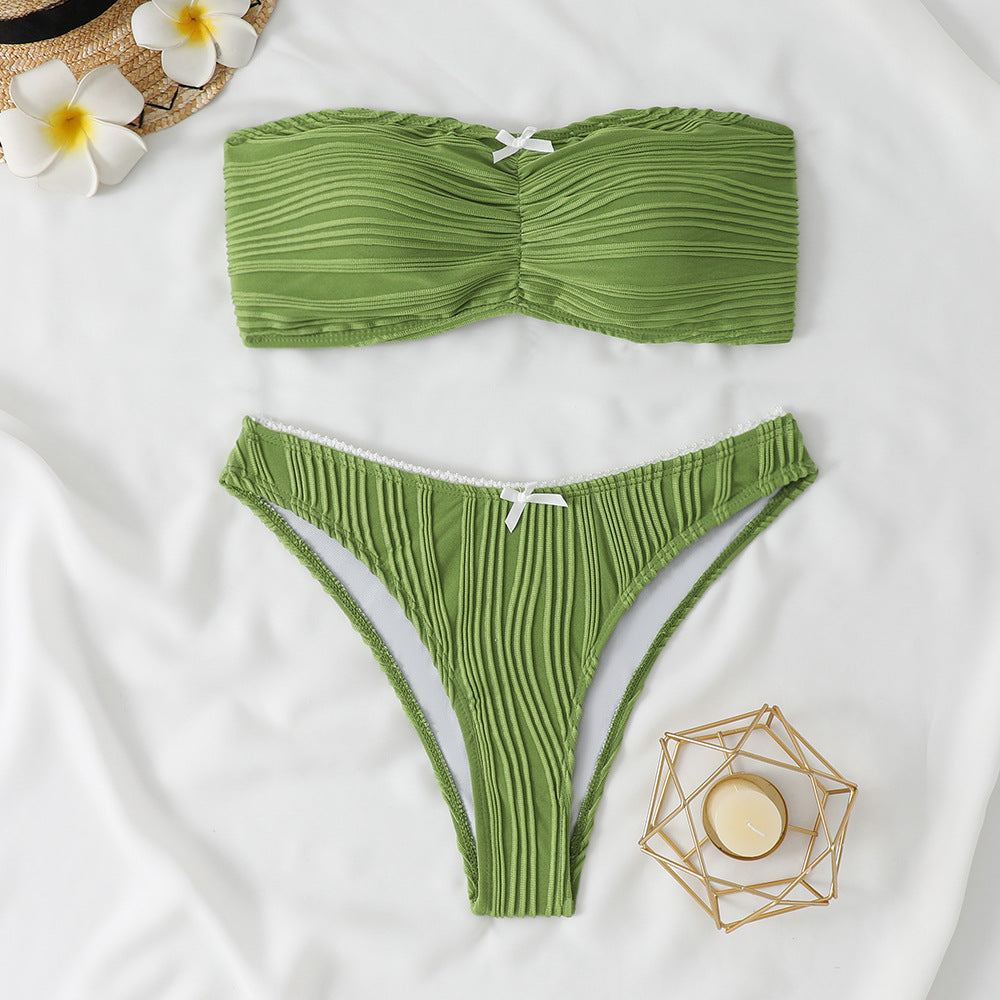 Modischer Damen-Bikini mit Rüschen und Schleifen