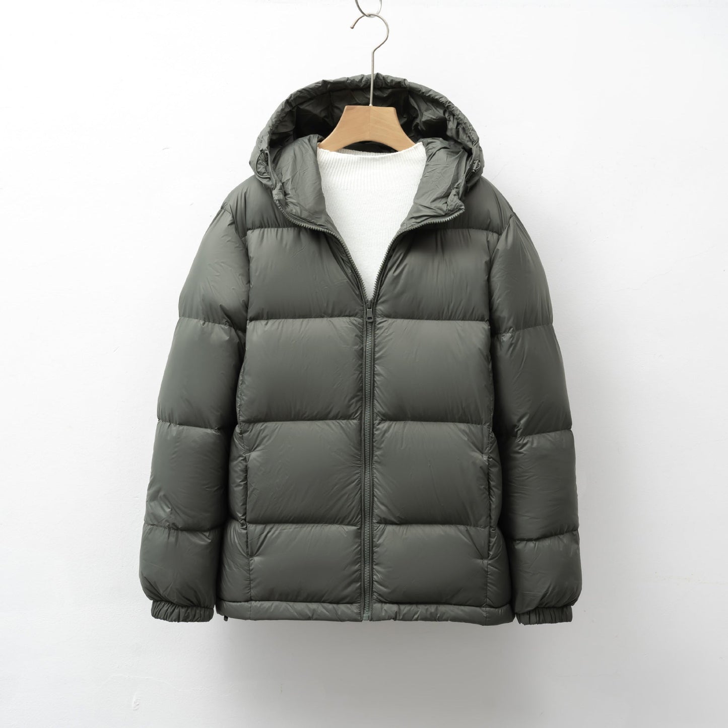 Damen leichte isolierte Winterjacke mit verstellbarer Kapuze ModeGeist