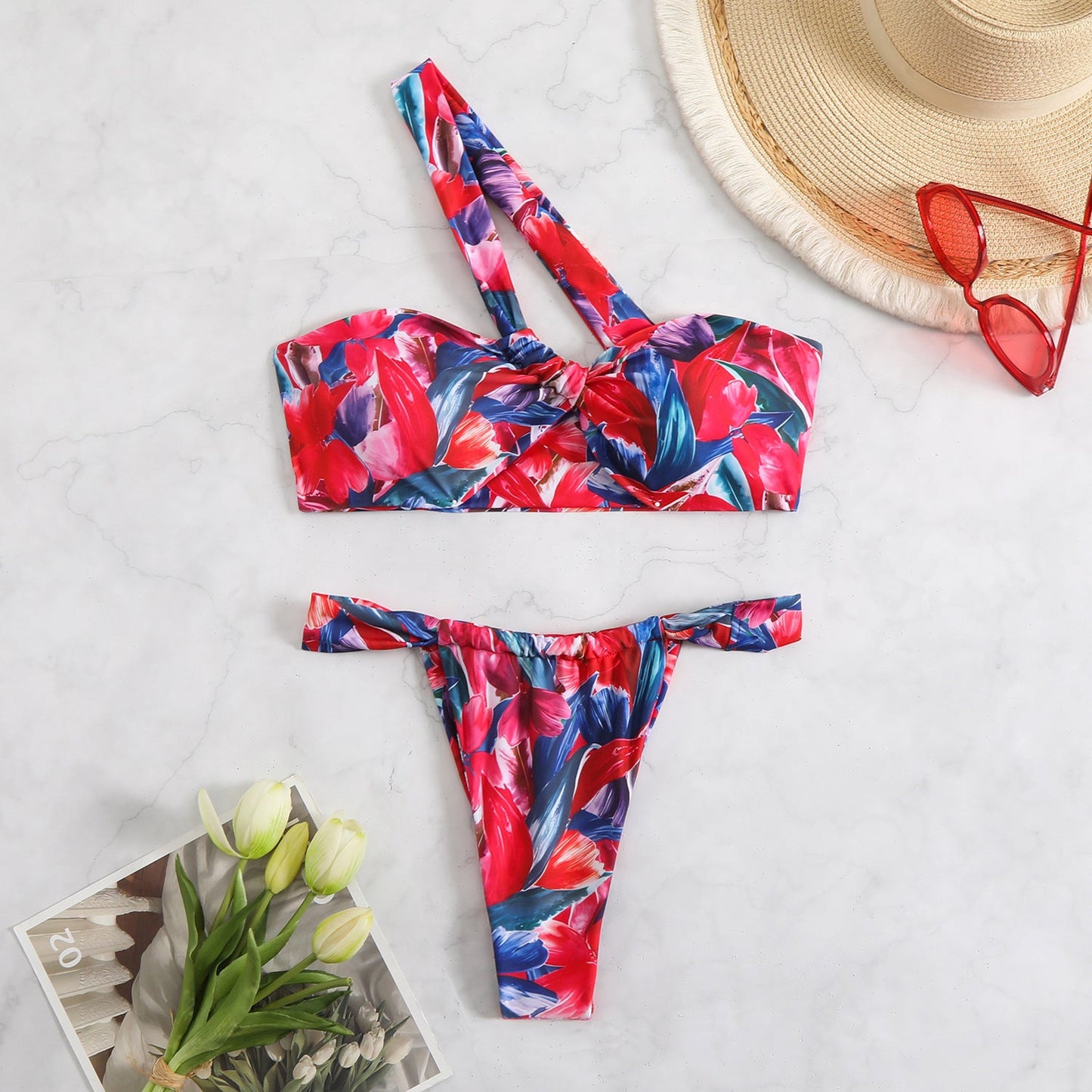Moderner Damen-Bikini mit Wickeldesign und asymmetrischem Oberteil
