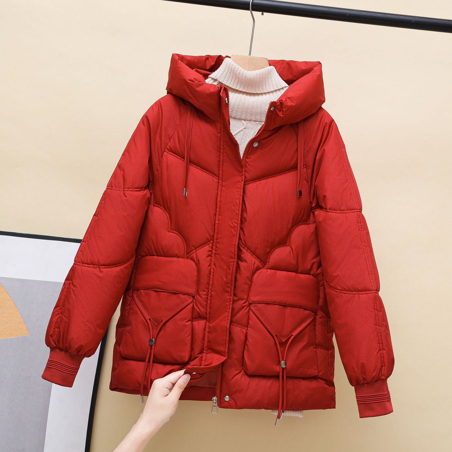 Damen gesteppte Winterjacke mit Kapuze und Herzdetails ModeGeist