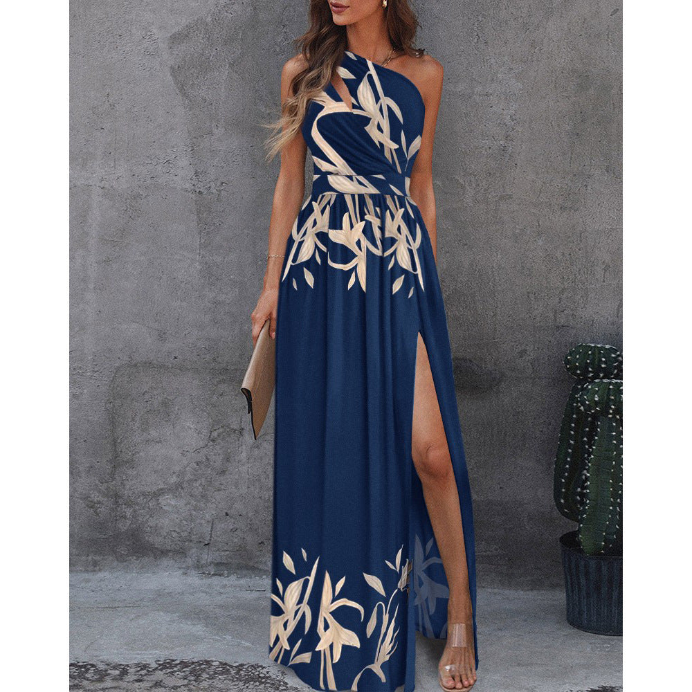 Elegantes Maxikleid für Damen mit asymmetrischem Ausschnitt und raffiniertem Schlitz von MODEGEIST