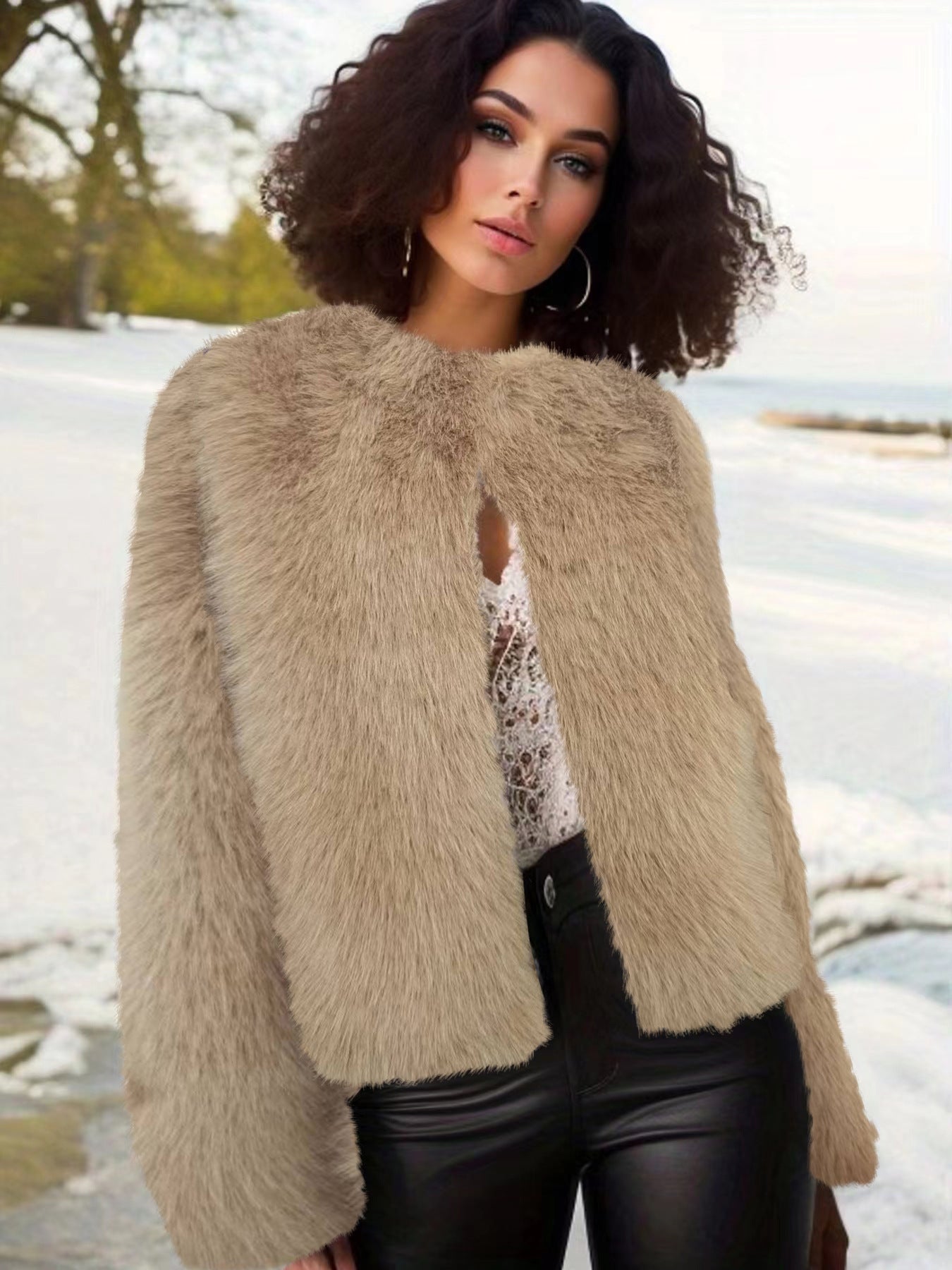 Damen Luxuriöse Kunstpelzjacke mit kurzem Schnitt und voluminösen Ärmeln ModeGeist
