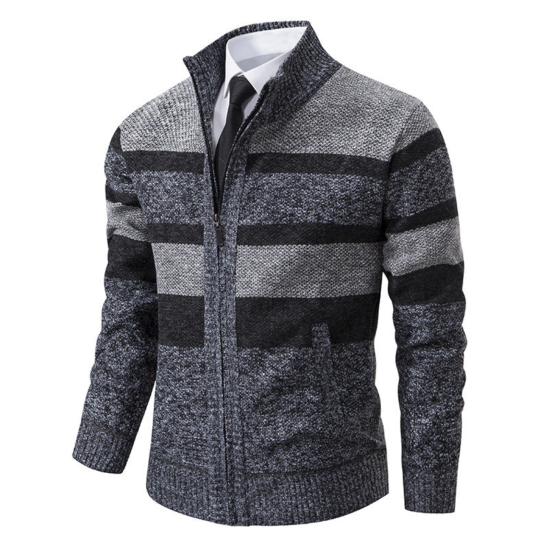 Herren Strickjacke mit Stehkragen und modernem Streifenmuster ModeGeist