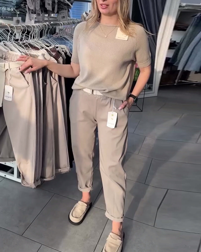 Chinohose für Damen mit elastischem Bund und modernen Details von MODEGEIST