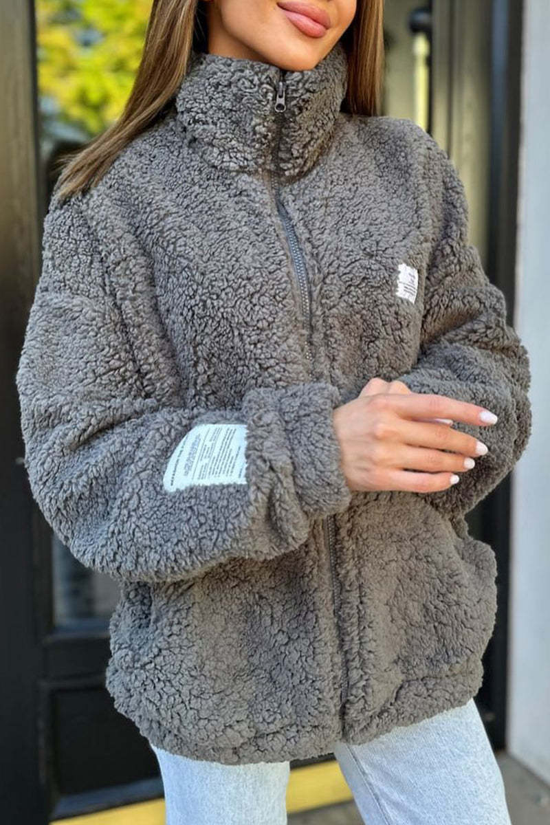 Damen Kuschelige Fleecejacke mit praktischen Taschen und hohen Kragen ModeGeist