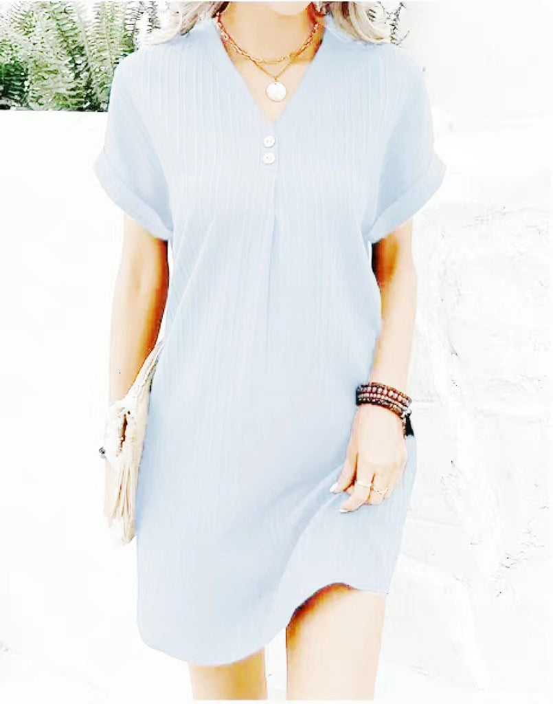 Modernes Damen-Kurzarmbandkleid mit Knopfleiste und dezenten Streifen