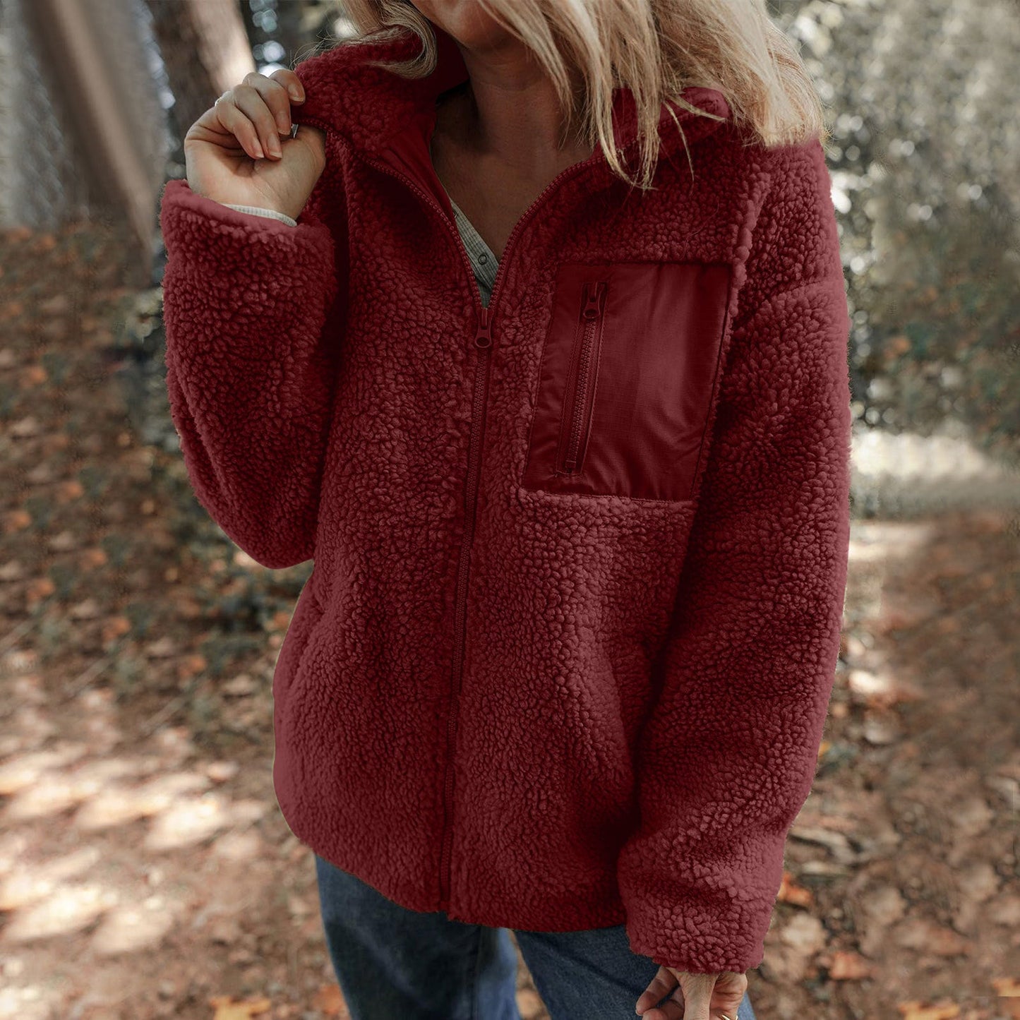 Damen Fleecejacke mit hochabschließendem Kragen und praktischer Brusttasche ModeGeist