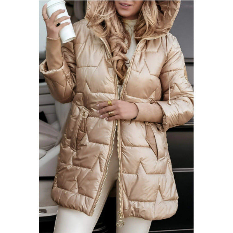 Damen Longline Steppjacke mit abnehmbarem Kapuzenfutter und seitlichen Reißverschlusstaschen ModeGeist