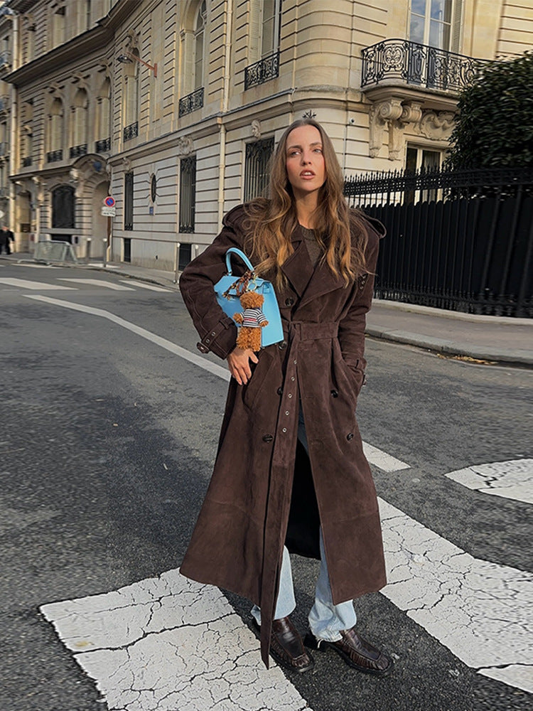 Damen Langer Trenchcoat aus weichem Wildlederimitat mit modischen Details ModeGeist