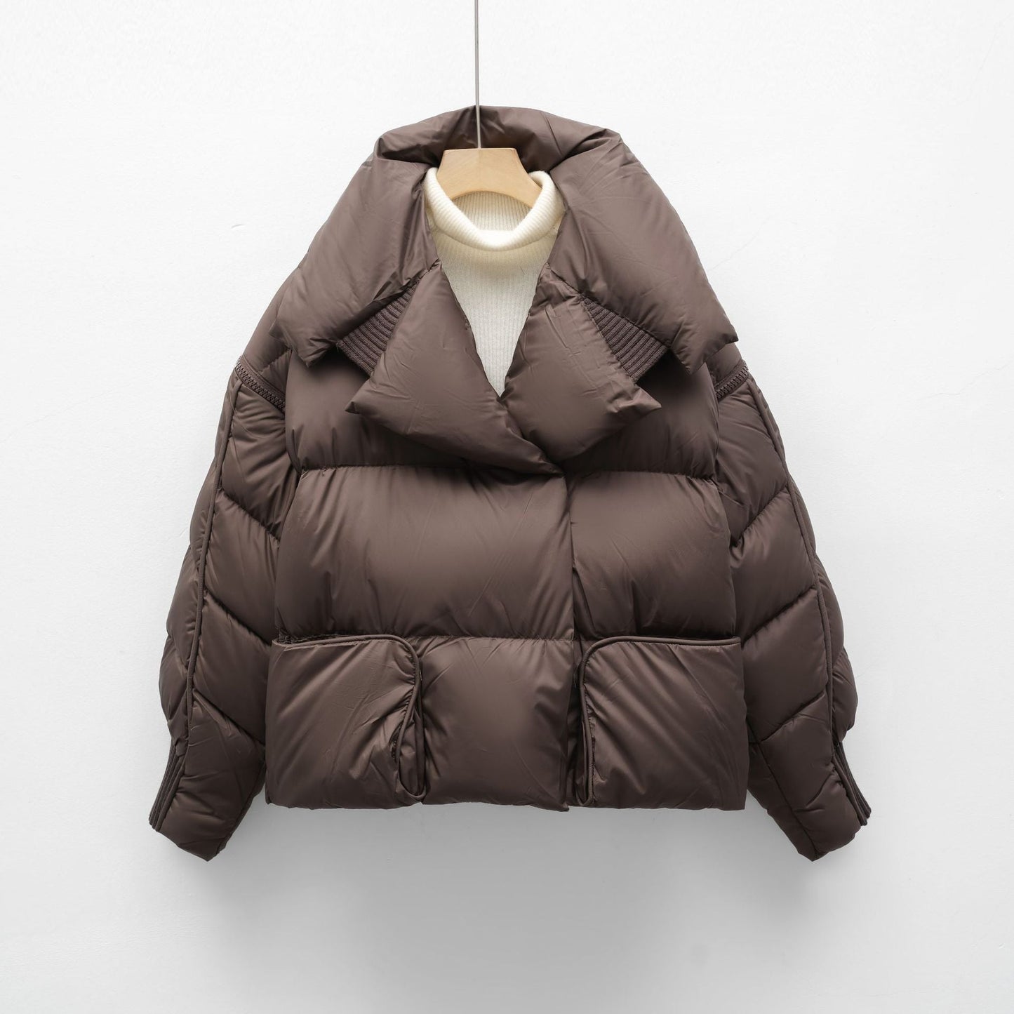 Damen modische verkürzte Steppjacke mit hoch geschlossenem Kragen und praktischen Taschen ModeGeist