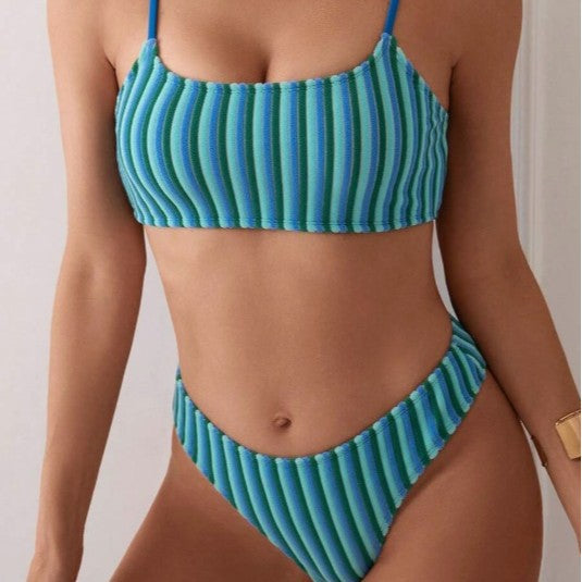 Sportlicher Damen-Bikini mit hohem Beinausschnitt und Crop-Top von MODEGEIST