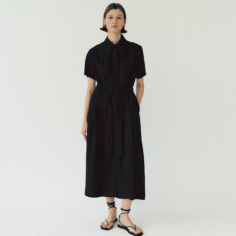 Stilvolles Damen-Hemdkleid mit Gürtel und modischen Details von MODEGEIST