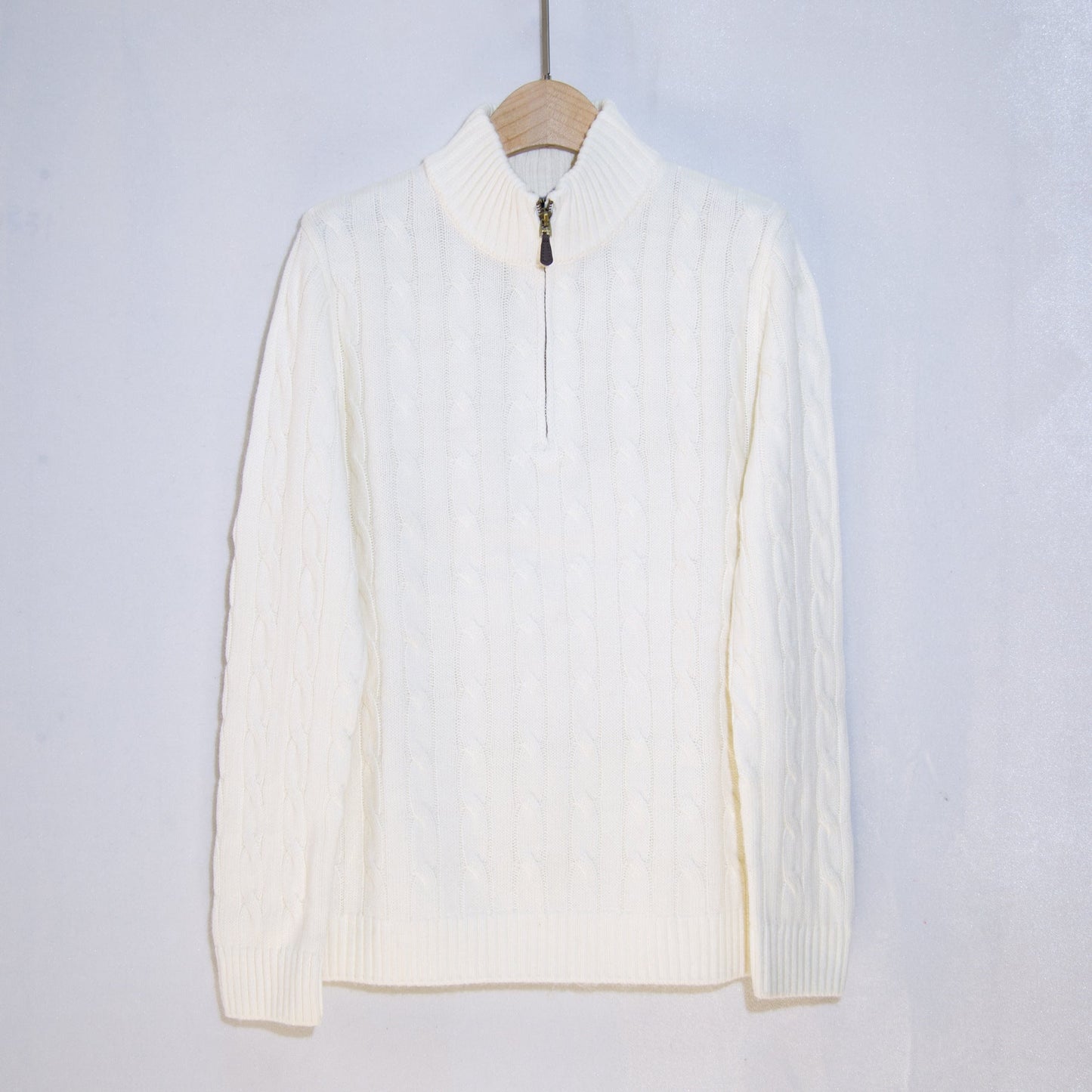 Herren eleganter Strickpullover mit halbem Reißverschluss und Zopfstrickmuster ModeGeist
