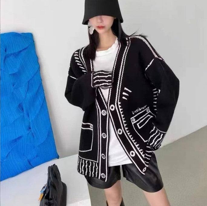 Damen Oversized Strickjacke mit kreativem Design und großen Knöpfen ModeGeist