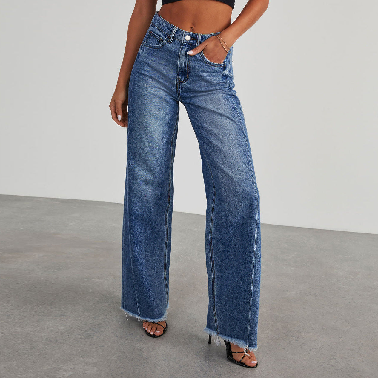 Damen Weit geschnittene Jeans mit trendigem fransigem Saum ModeGeist