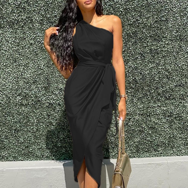 Asymmetrisches Damen-Midi-Kleid mit Gürtel von MODEGEIST