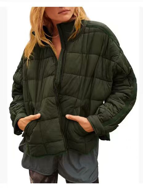 Damen Leichte Steppjacke mit hohem Kragen und praktischen Taschen ModeGeist
