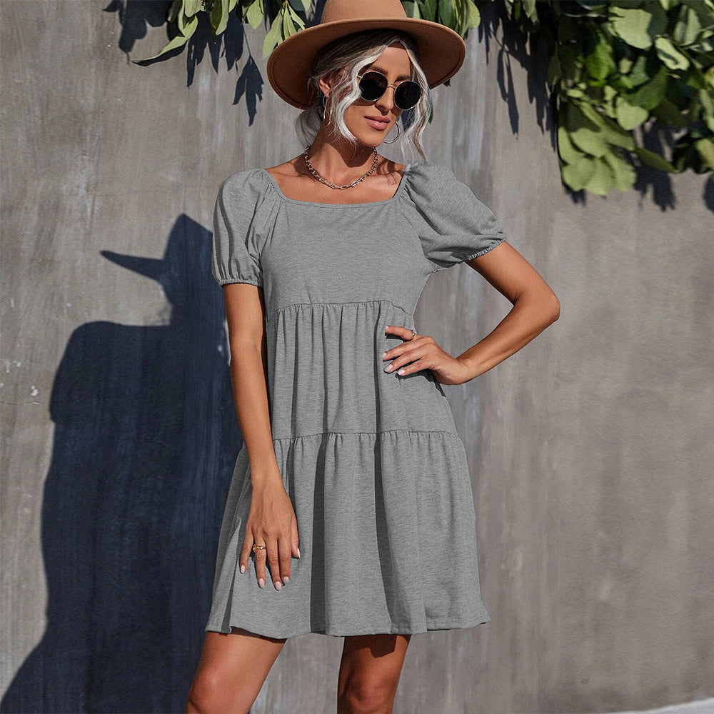 Elegantes Strickkleid mit quadratischem Ausschnitt von Fudus