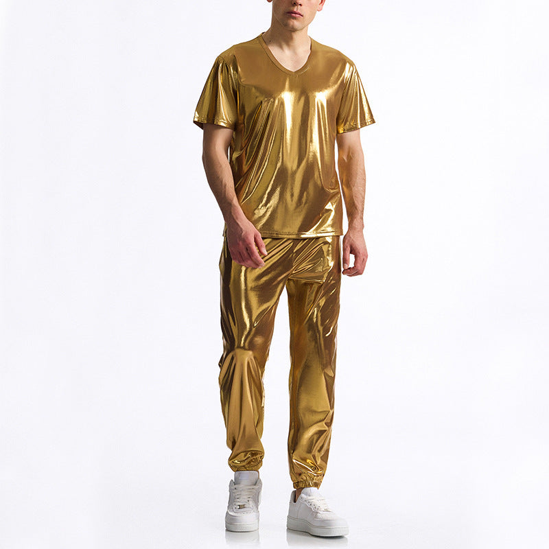 Herren Sportliches Set aus glänzendem Material mit V-Ausschnitt ModeGeist