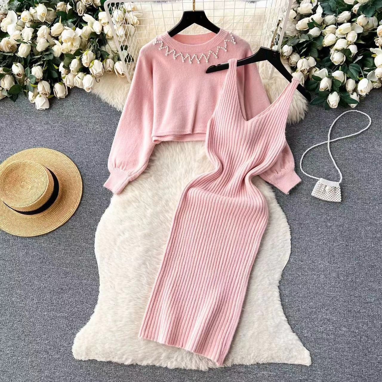 Damen Elegantes Strickkleid mit raffinierter Ribstruktur und stylischem Crop-Pullover ModeGeist