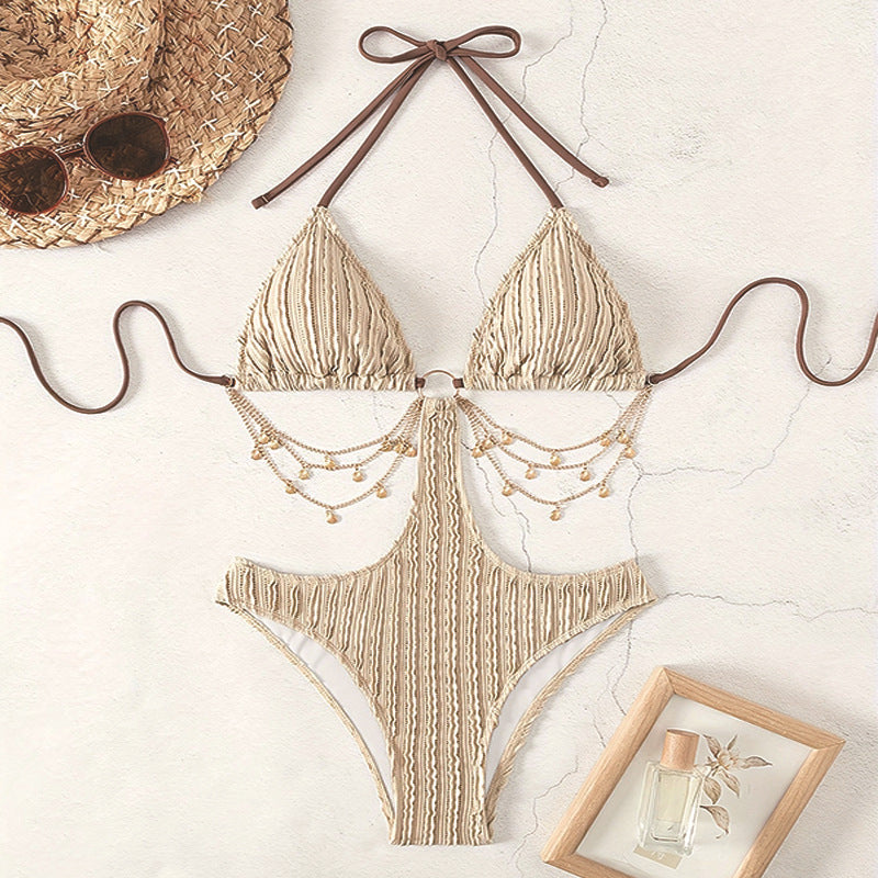 Eleganter Damen-Bikini mit Dreieck-Oberteil, Schmuckdetails und Seitentut von MODEGEIST