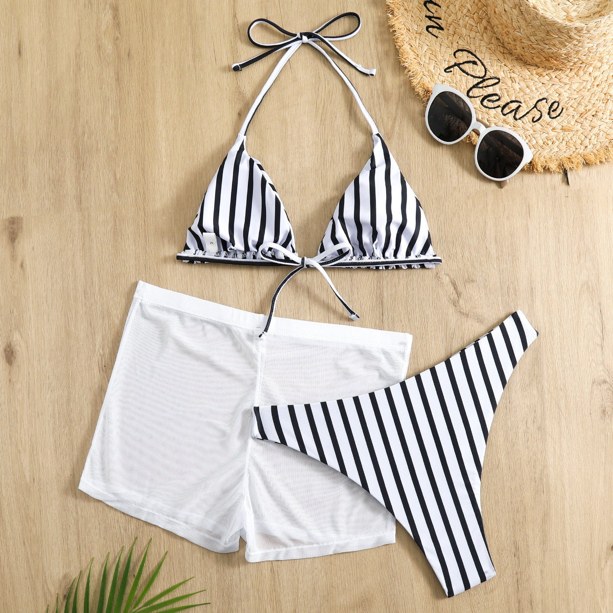 Trendiger Damen-Bikini mit Shorts und Streifen