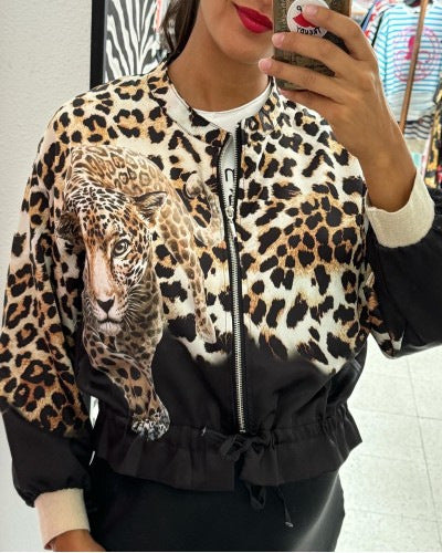 Damen entspannte Bomberjacke mit extravagantem Leoparden-Motiv ModeGeist