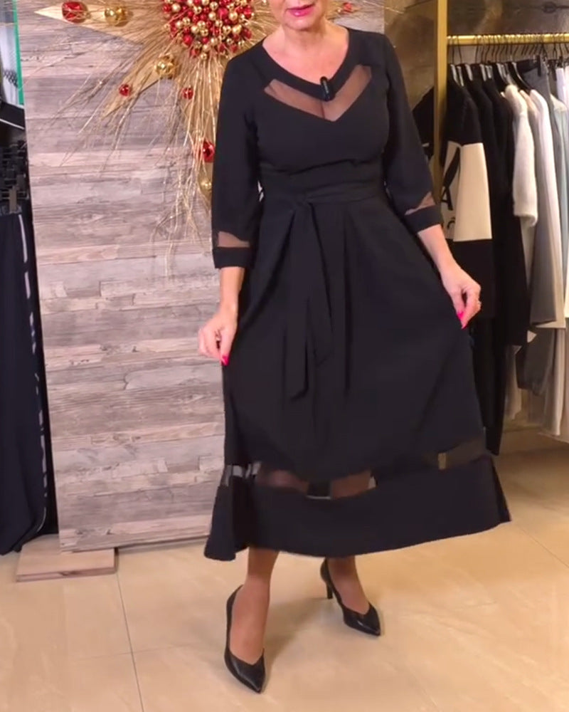 Maxikleid für Damen mit transparenten Details und Gürtel, modisch von MODEGEIST