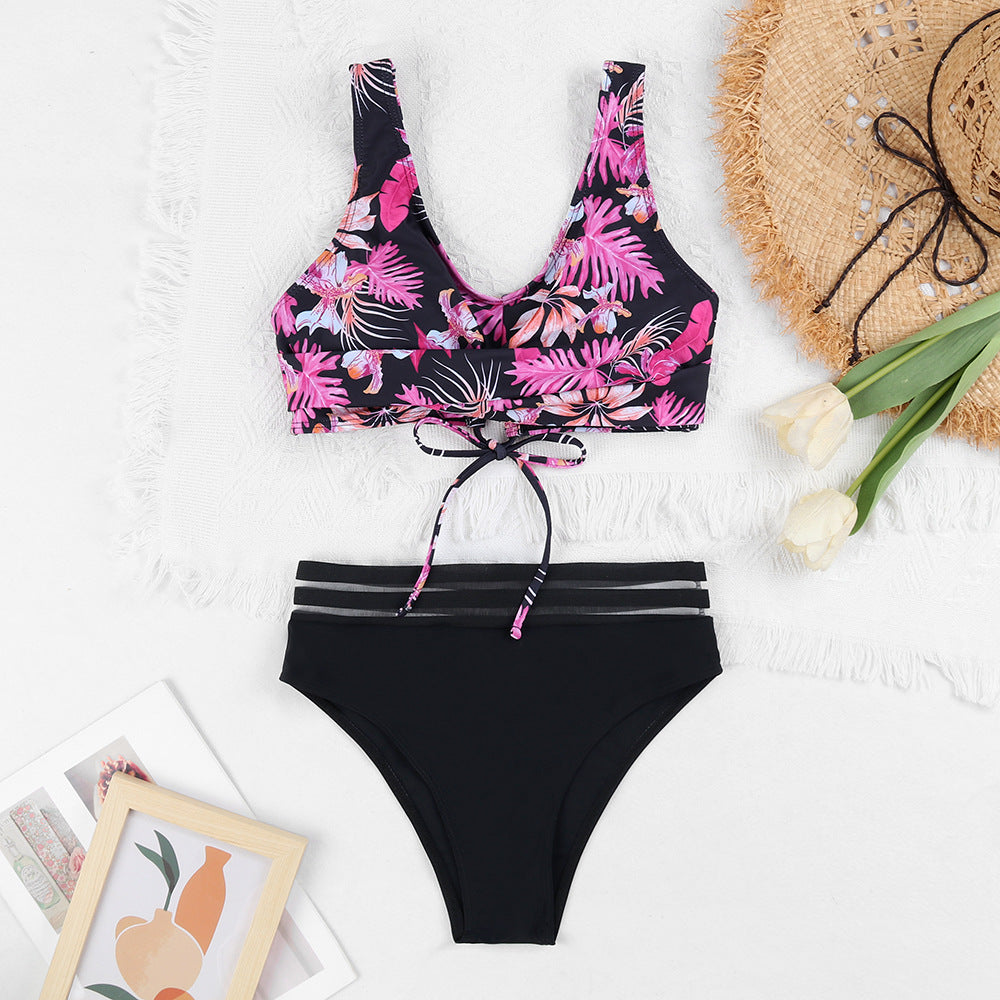 Modegeister Damen Bikini mit Blumen-Oberteil und hohem Bund
