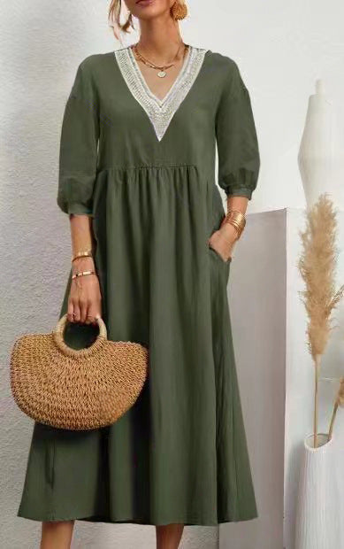 Leichtes Maxikleid für Damen mit V-Ausschnitt und Seitentaschen von MODEGEIST