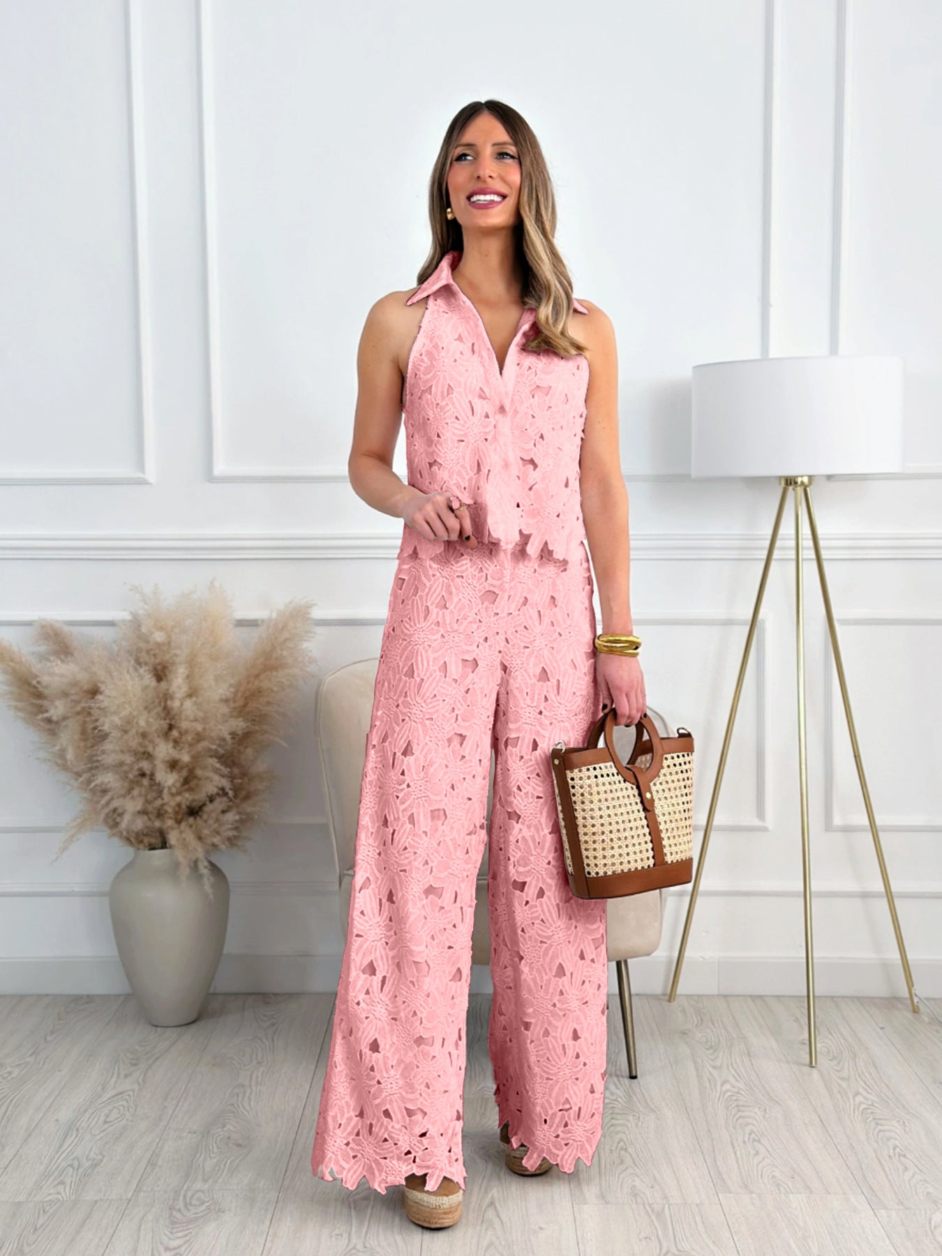 Elegantes Damen-Jumpsuit mit Spitze und weitem Bein von MODEGEIST