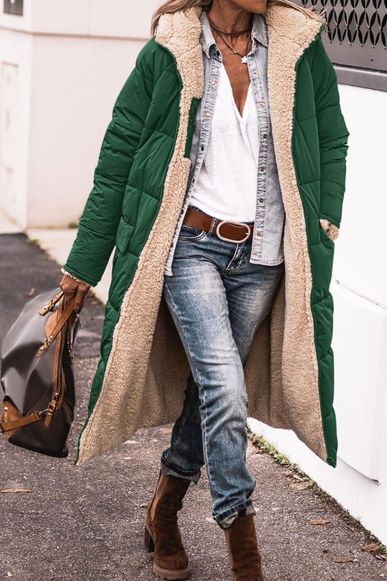 Damen bequeme und warme Daunenjacke mit Teddyfutter ModeGeist