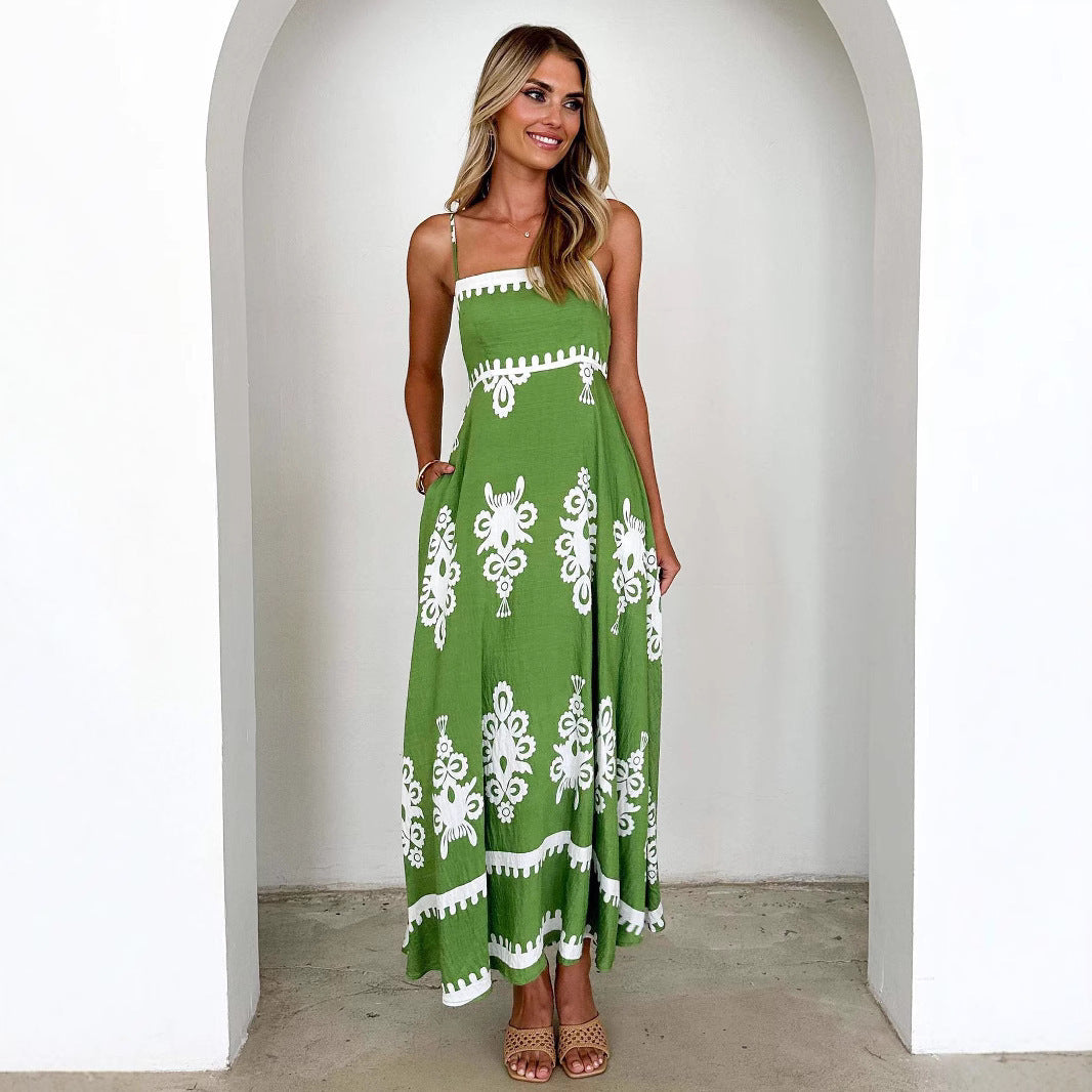 Maxikleid für Damen mit dekorativem Muster und zarten Trägern von MODEGEIST