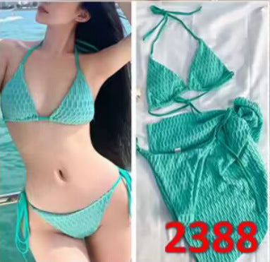 Bikini-Set für Damen mit Dreiecks-Oberteilen, verstellbaren Trägern und modischer Rippstruktur von MODEGEIST