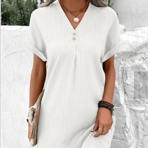Modernes Damen-Kurzarmbandkleid mit Knopfleiste und dezenten Streifen