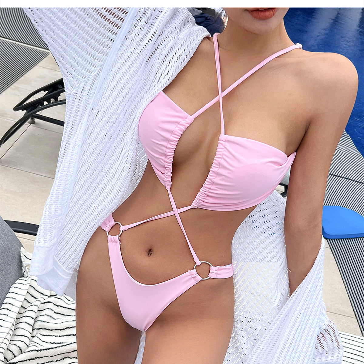 Bikini mit verstellbaren Trägern und Ring-Detail, modisch von MODEGEIST