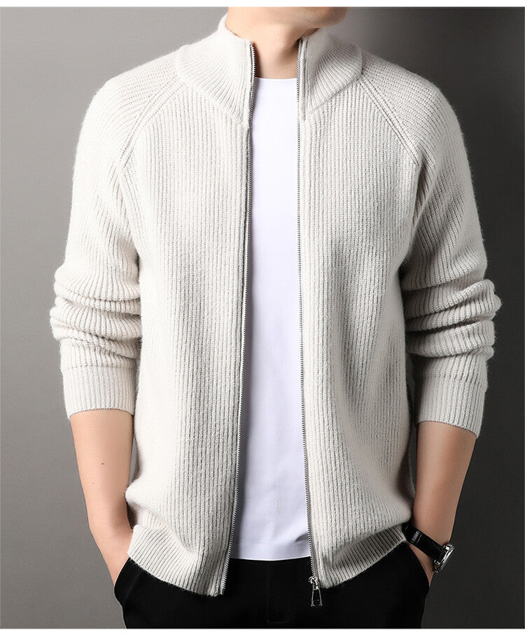 Herren Strickjacke mit hohem Kragen und unauffälligem Reißverschluss ModeGeist