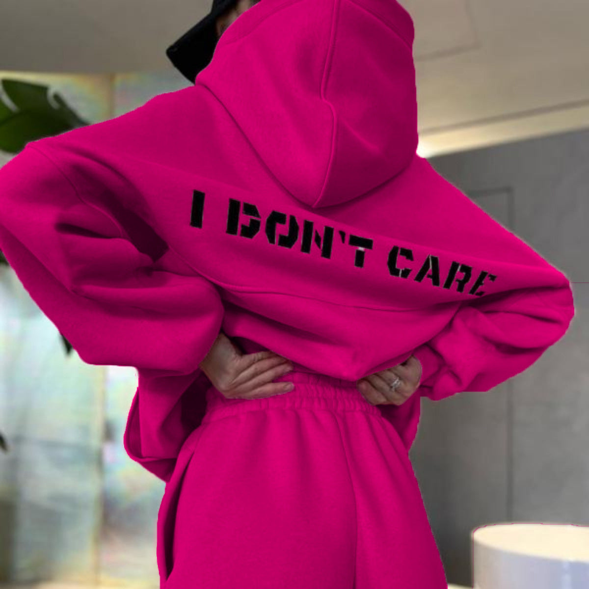 Damen sportlicher Hoodie mit auffälligem Schriftzug ModeGeist