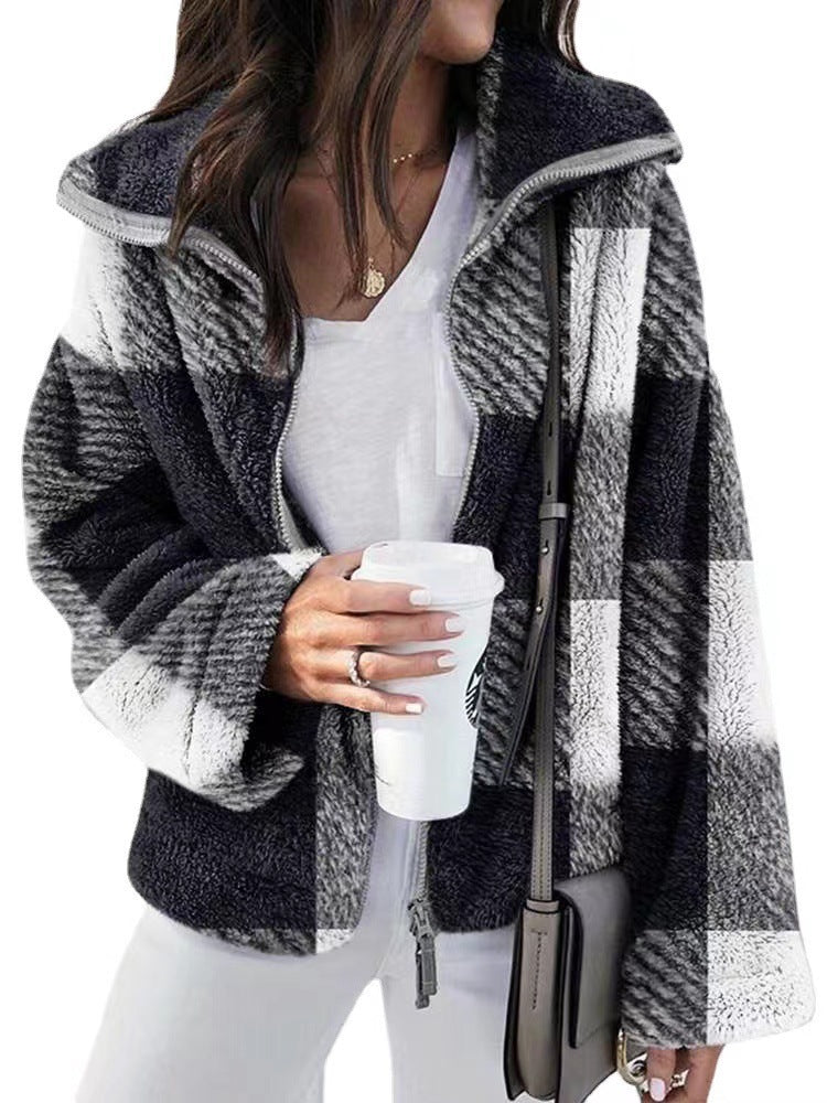 Damen kuschelige Fleecejacke mit Karomuster und hohem Kragen ModeGeist