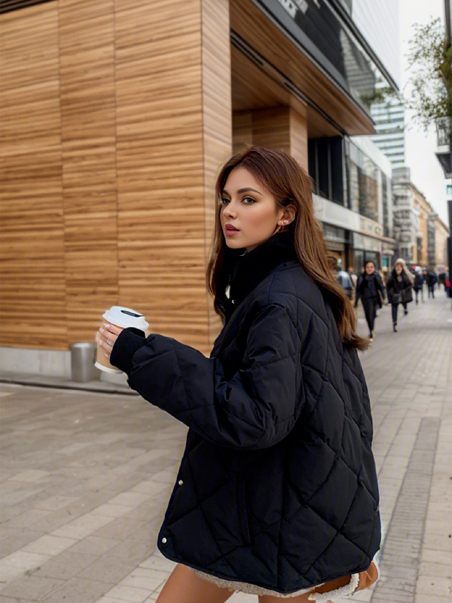Damen gesteppte Übergangsjacke mit elastischen Bündchen und praktischen Taschen ModeGeist