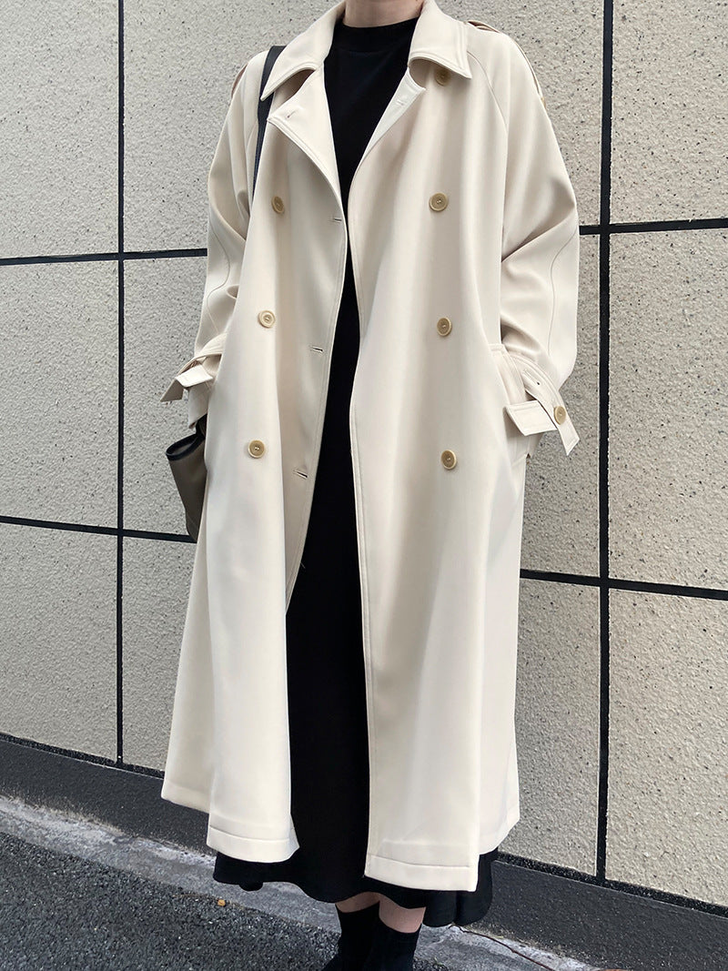 ModeGeist | Lässiger, Britischer Stil Lockerer, mittellanger Trenchcoat