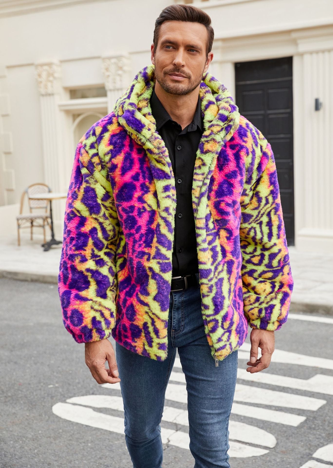 Herren Plüschjacke mit auffälligem Tierprint und Kapuze ModeGeist