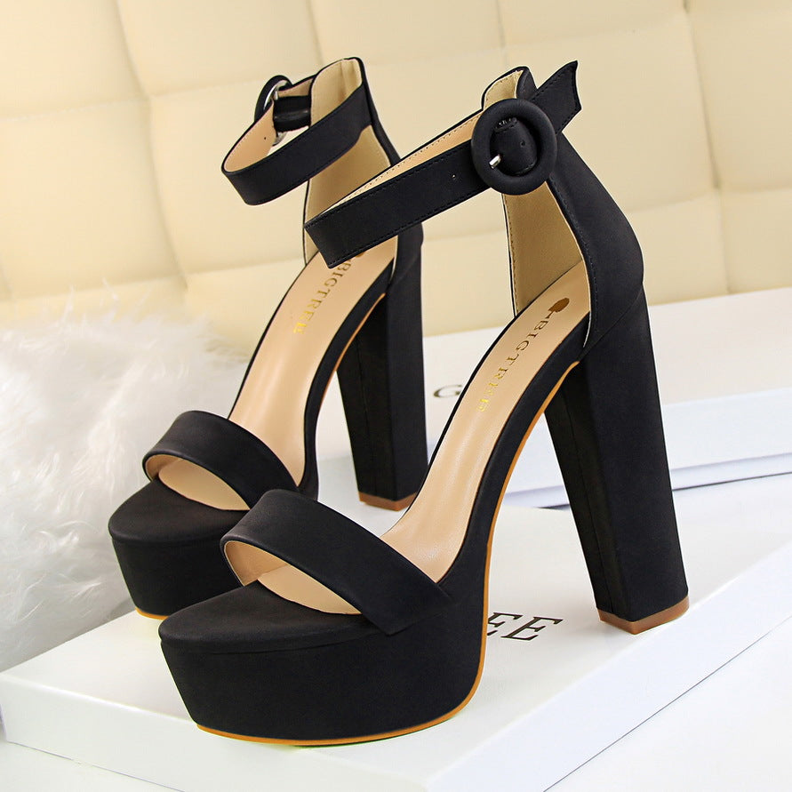 Damen Hochhackige Plateau-Sandalen mit verstellbarem Knöchelriemen und robustem Blockabsatz ModeGeist