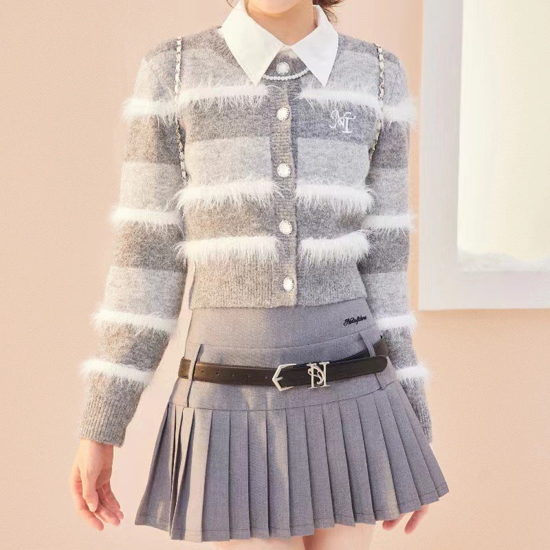 Damen Strickjacke mit breiten Streifenmuster und eleganten Knopfdetail ModeGeist