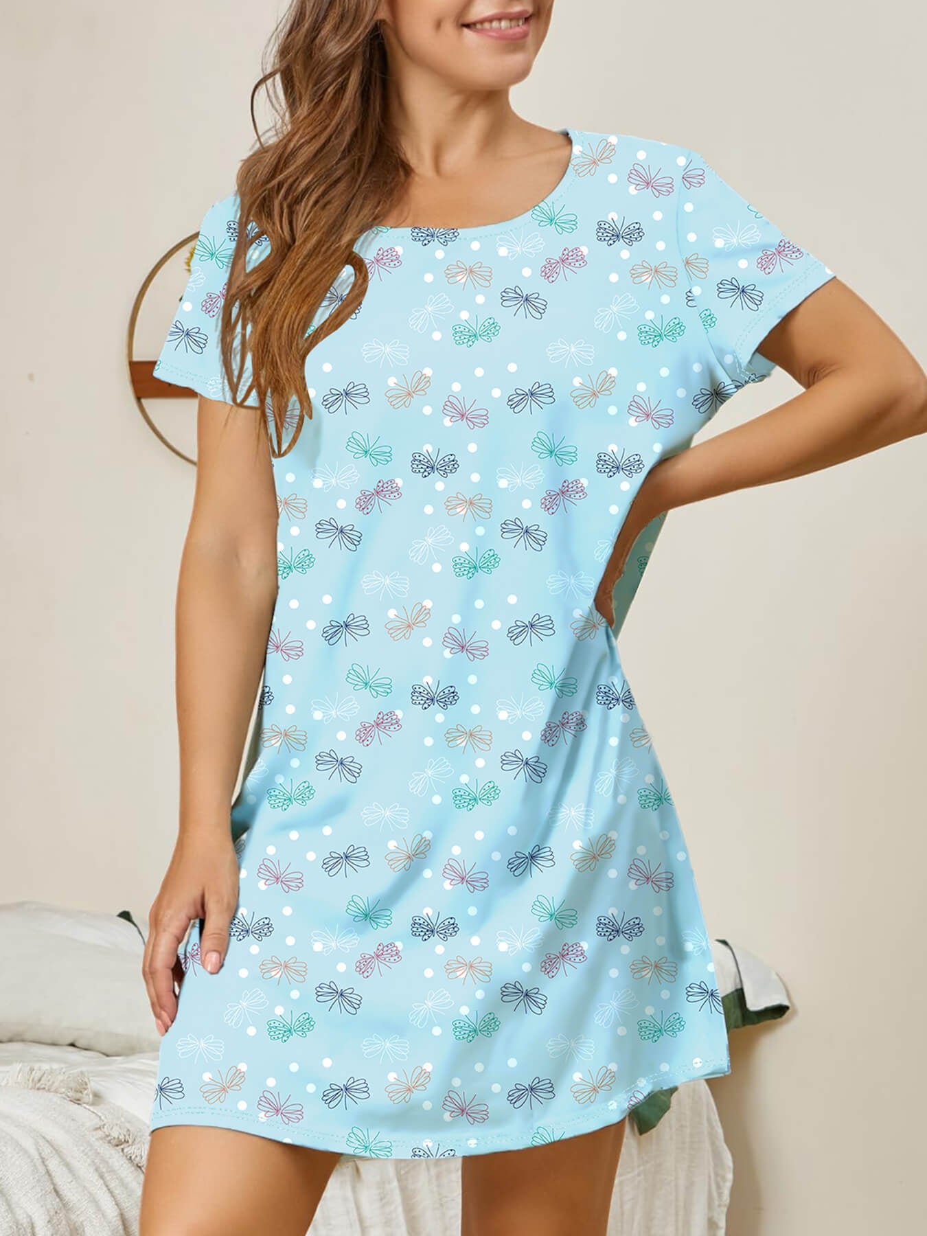 Damen lässiges Nachtkleid mit buntem Schmetterlingsmuster ModeGeist