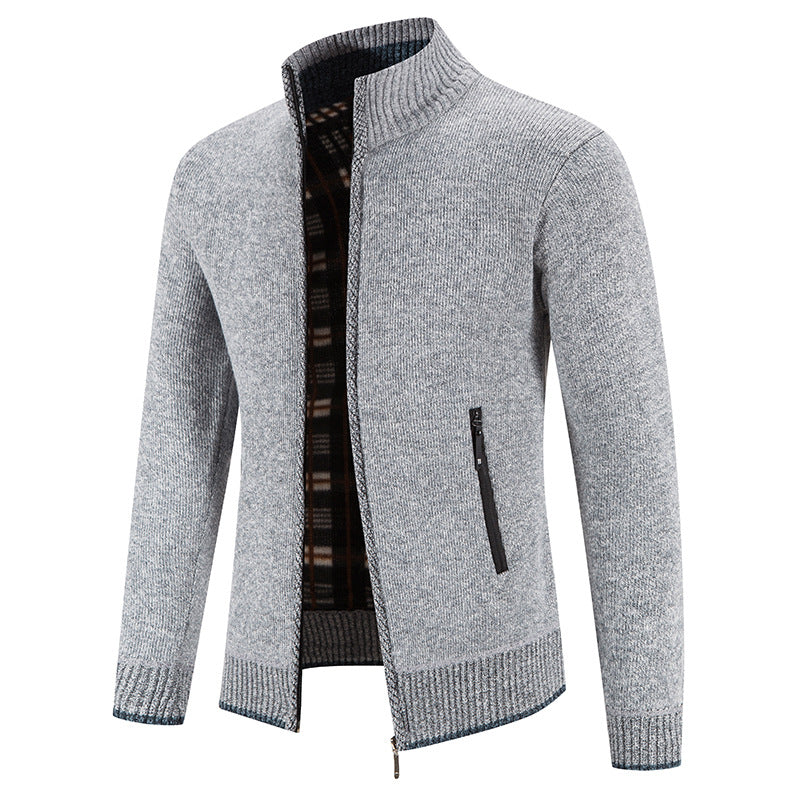 Herren Strickjacke mit hohem Kragen und praktischen Reißverschlusstaschen ModeGeist
