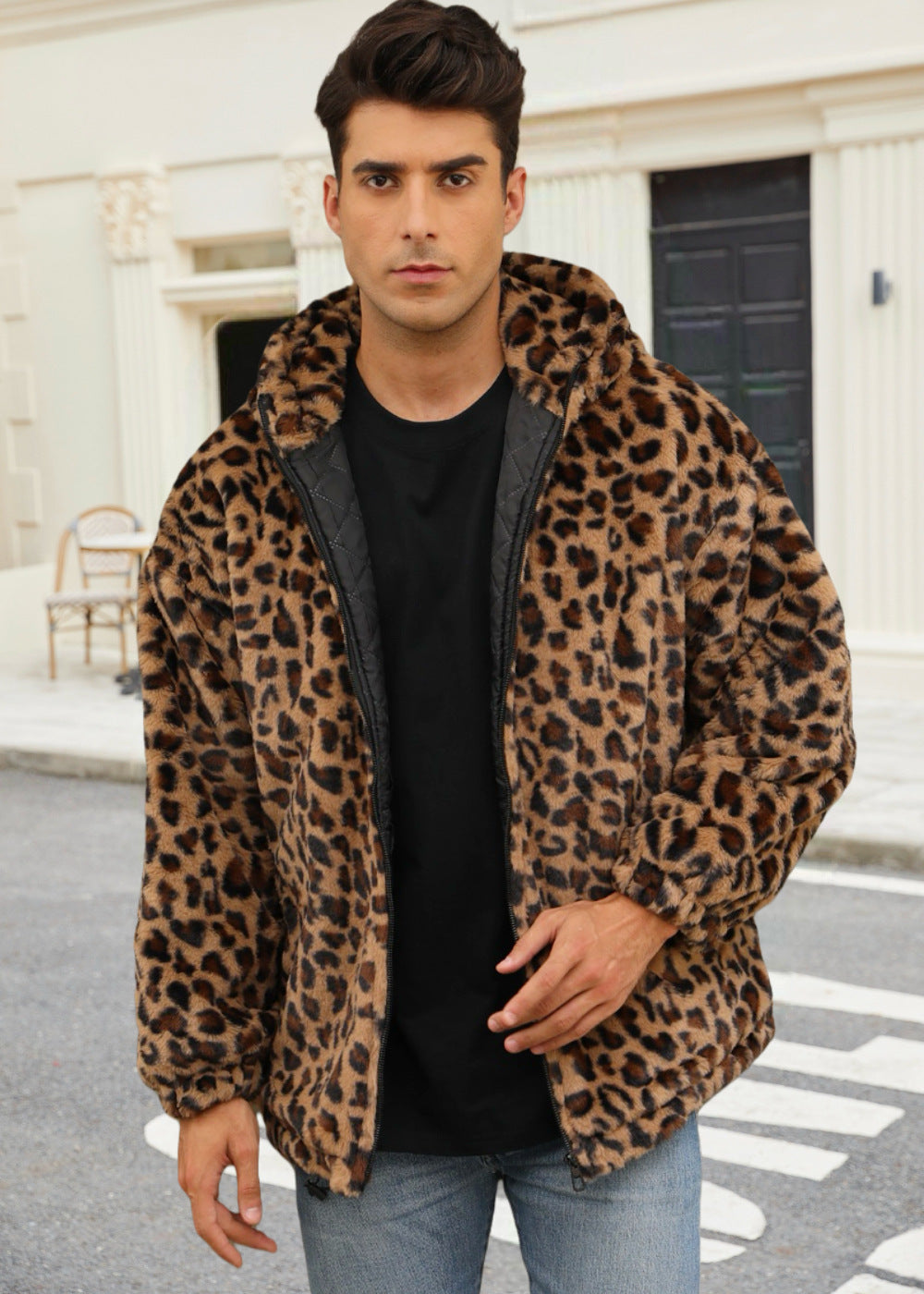 Herren Plüschjacke mit auffälligem Tierprint und Kapuze ModeGeist