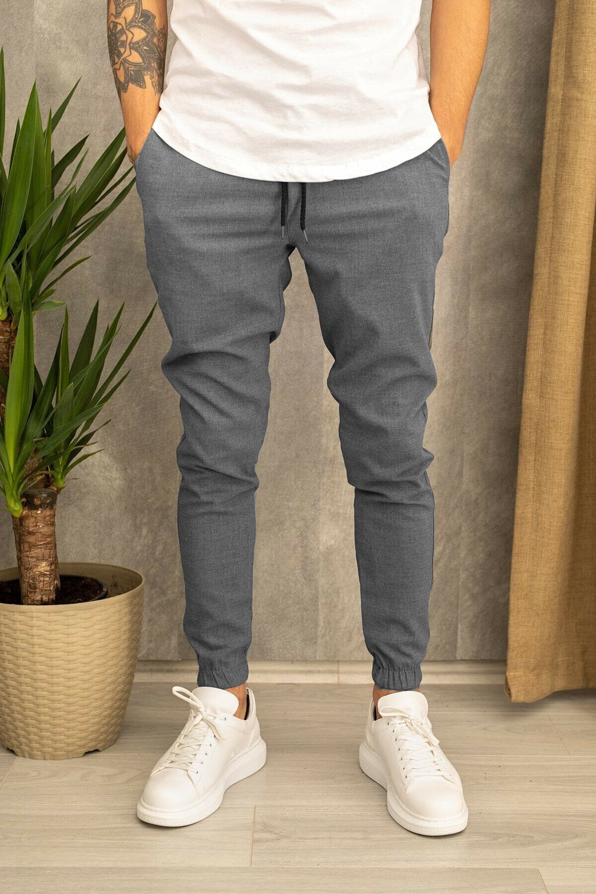 Herren Slim-Fit Jogginghose mit elastischem Bund und praktischen Seitenklapptaschen ModeGeist