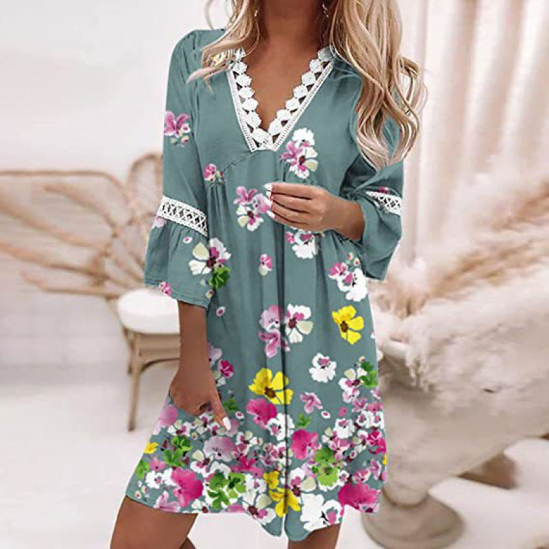 Damen Blumiges Tunika-Kleid mit Spitzenakzenten ModeGeist
